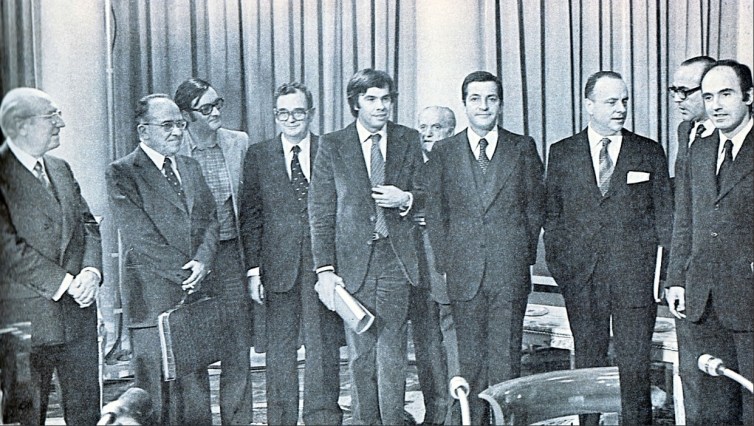 Los firmantes de los Pactos de la Moncloa. 1977.